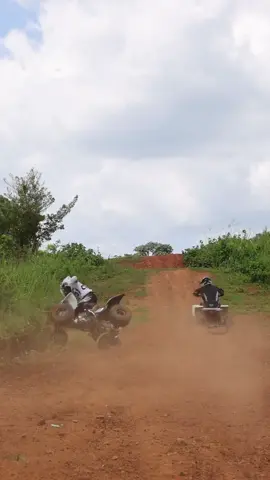 Pasan que cosas 🥴 #fail #fyp #blooper btw el esta bien 🥹😅 #atv 