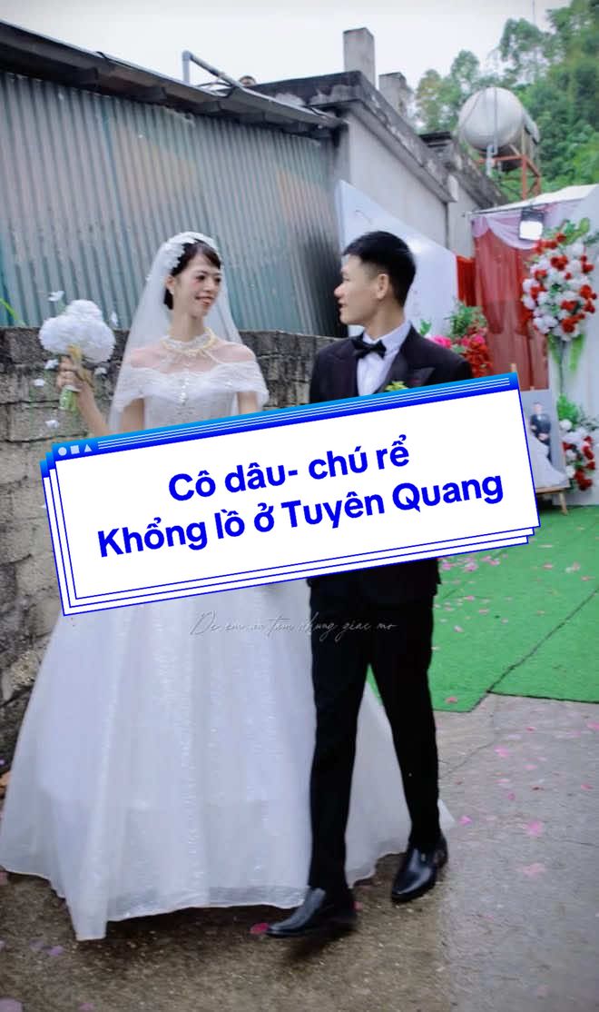 Cô dâu chú rể “khổng lồ” ở Tuyên Quang, khiến dân mạng trầm trồ trong lễ cưới ngày 25/9. Cô dâu Thúy Nga cao tới 1 mét 85, chú rể Văn Tiến cũng với chiều cao 1 mét 8. Khiến khách mời như biến thành người tí hon.Điều bất ngờ hơn, gia đình 3 chị em Nga ai cũng sở hữu chiều cao “khủng”: 1 mét 83 - 1 mét 77 và  1 mét 85. #xuhuongtiktok #damcuoi #wedding #tuyenquang 