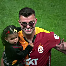 İsakı Salahı Ekitikeyi falan sakın bana bırakmayın demiş duyumlara göre #abdülkerimbardakçı #galatasaray 