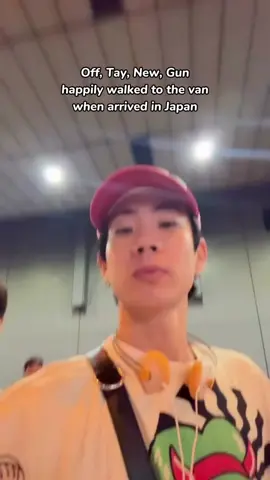 They forgot Singto 😂😂😂 #SingtoPrachaya #OffJumpol #tawan_v #newwiee  #PEBACACONCERTINJAPAN 