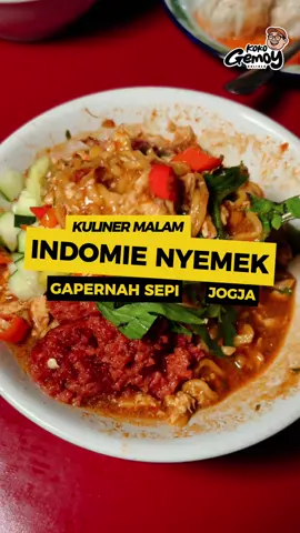 Indomie Nyemek buka sampe jam 2 Pagi di Jogja selalu ramai! Cobain enak guys! #fyp #indomienyemekidola #kulinermalamjogja #jogja24jam 