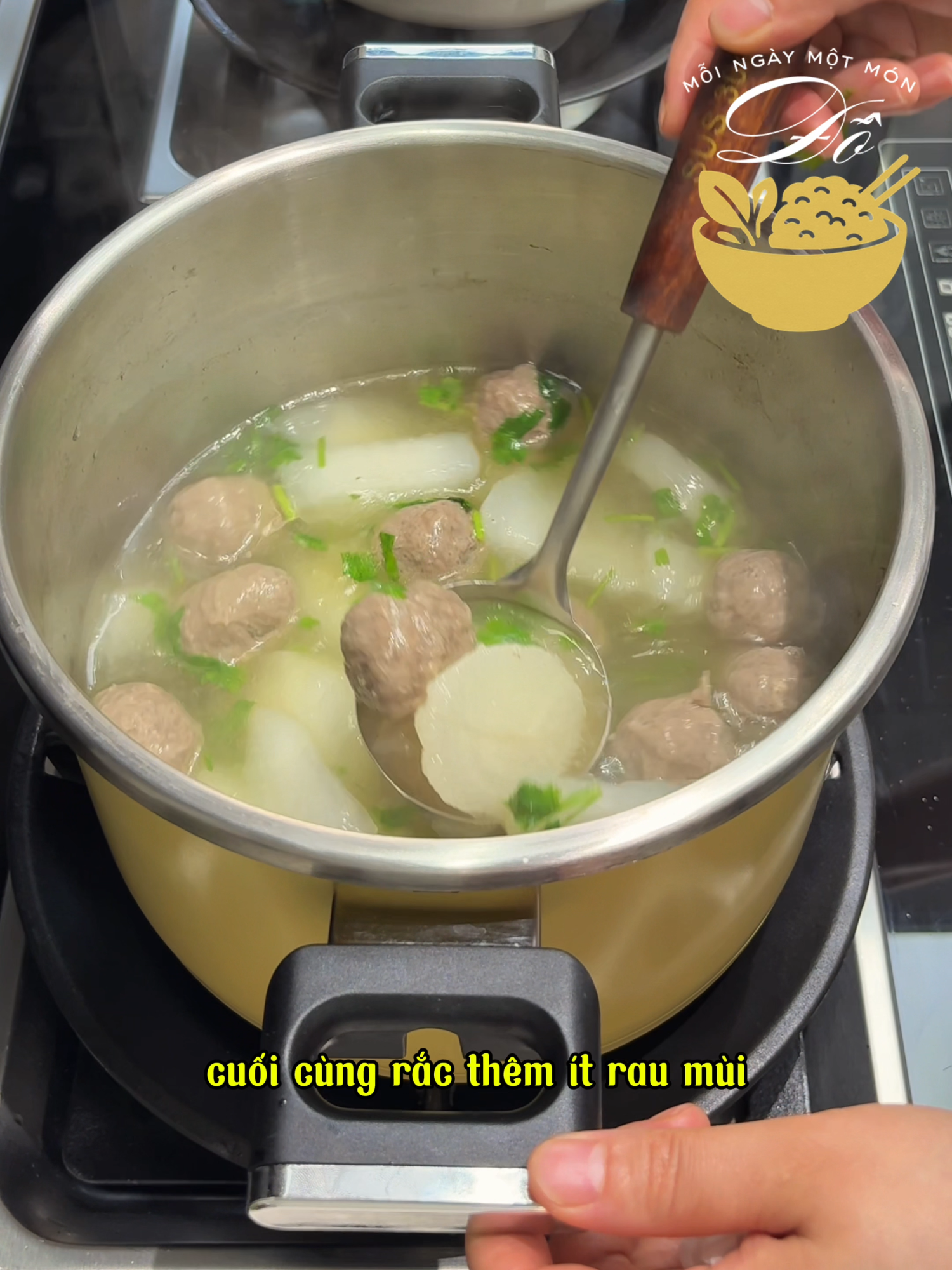 Nồi áp suất đúng là “trợ thủ đắc lực” trong bếp! Món bò hầm củ cải bằng nồi áp suất vừa nhanh gọn, vừa đủ đầy – có cả thịt mềm béo ngậy lẫn nước canh ngọt thanh từ củ cải. 🥘✨ #ĐỗMỗiNgàyMộtMón #BòHầmCủCải #MónNgonGiaĐình #NồiÁpSuất