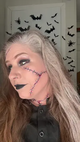 Goooooood moooornnniiinnngggg SUNDAY! #ifeellikebeingabltchtoday #frankensteinswife #illusionmakeup #scar #scarmakeup