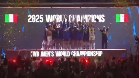 ganda ng awarding ceremony ng wch dito sa pinas 🙌🏆 congrats italy back to back fivb mens world championship 🥺🫶 gandaaa na para bang pinasa ng alas ang championship sa italy HAHAHAHA kimi sa 2029 yung womens naman natin ang maglalaro sa fivb world championship 🥹✨ excited na akooo 😭🙌 #alaspilipinas #volleyball   #worldchampionship #italyvolleyball #fyp