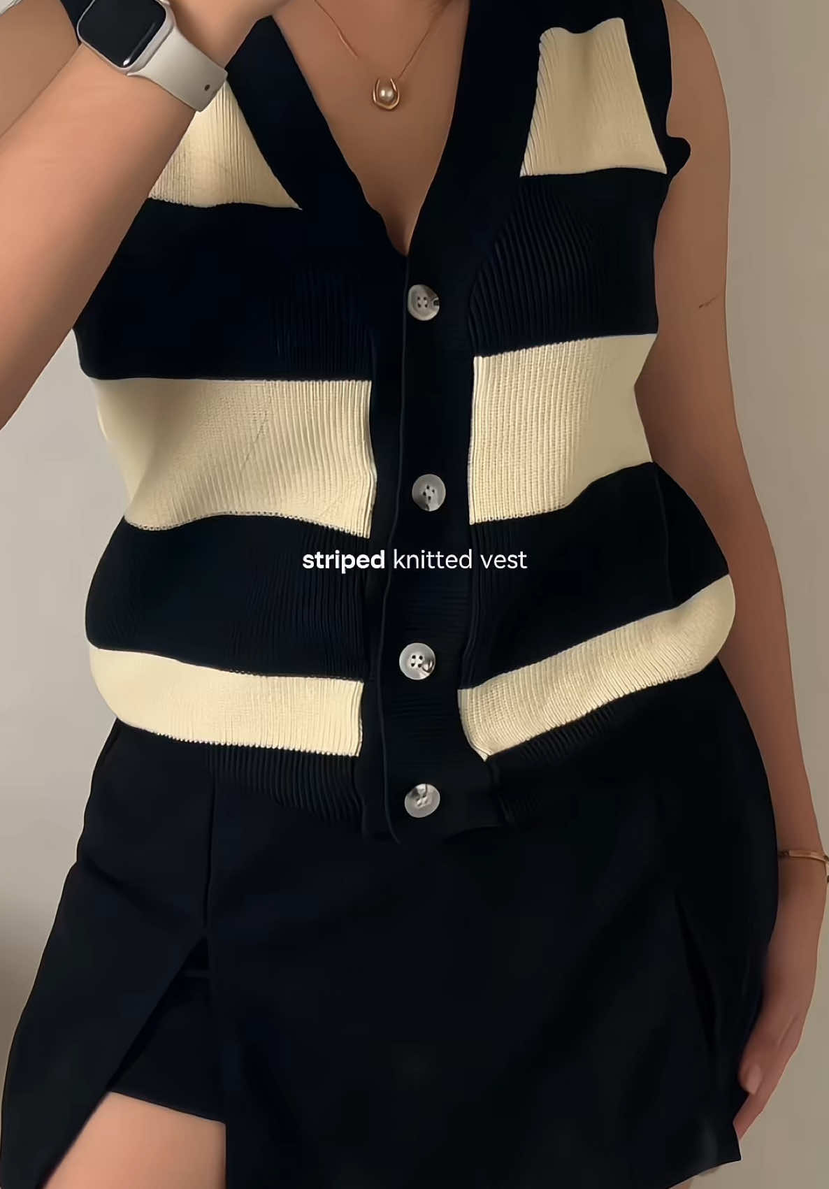 luv this top sm!! #knittedvest 
