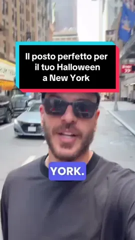 Non c’è niente al mondo come New York per Halloween 😎 è un periodo che viene celebrata in maniera davvero sentita, tra parate, feste a tema e locali addobbati 🫶🏻 il migliore è senza dubbio @lilliesvictorian che si trova vicino Times square e durante halloween sembra un altro mondo 🎃  • • • • • • #newyork#nyc#money#holiday#halloween