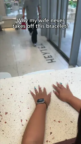 Finally, I understand why my wife never takes off this bracelet.#copper  #copperjewelry  #copperbracelet  #bracelet  #magnetic  #womenaccesories  #arthritis  #bloodcirculation  #fyp  #over40#tiktokmademebuyit 