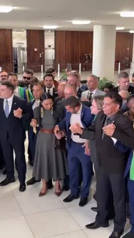 bolsonaro chegou na sede do PL 