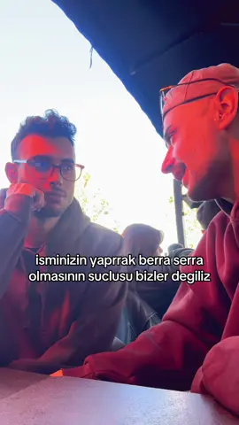 Gülmekten cekemedik  . . . . . . . . #fyp #esraerol #kesfet #starbucks #beniöneçıkart 
