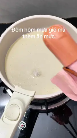 Xúc xích mực  ko ng đẹp ?