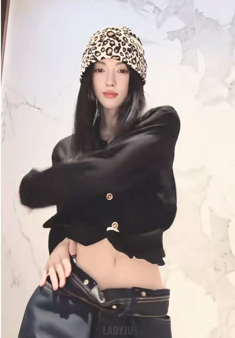 SO HOT🔥🔥 [25.09.28] Ju Jingyi Douyin update  #jujingyi #จวีจิ้งอี #鞠婧祎 #JujingyixVersaceSS26 #fpyyyyyyyyyyyyyyyyyyyyyyyyyyyyyyyyy 