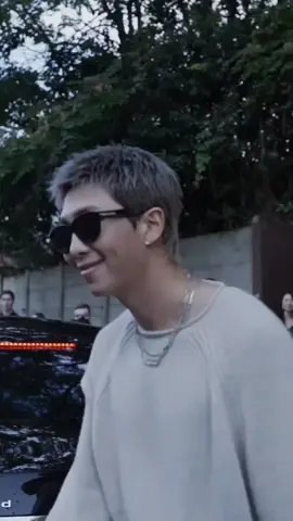 aura leadernya kuat banget😎#namjoon #rm #botegavenetta #bts #fyp 