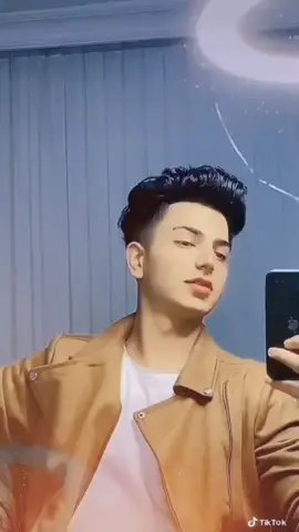 آخه چرا 🥺دنیا ارزش ناراحتی را نداره صبور باش خدا مهربان است 🌸🌸🥰🥰