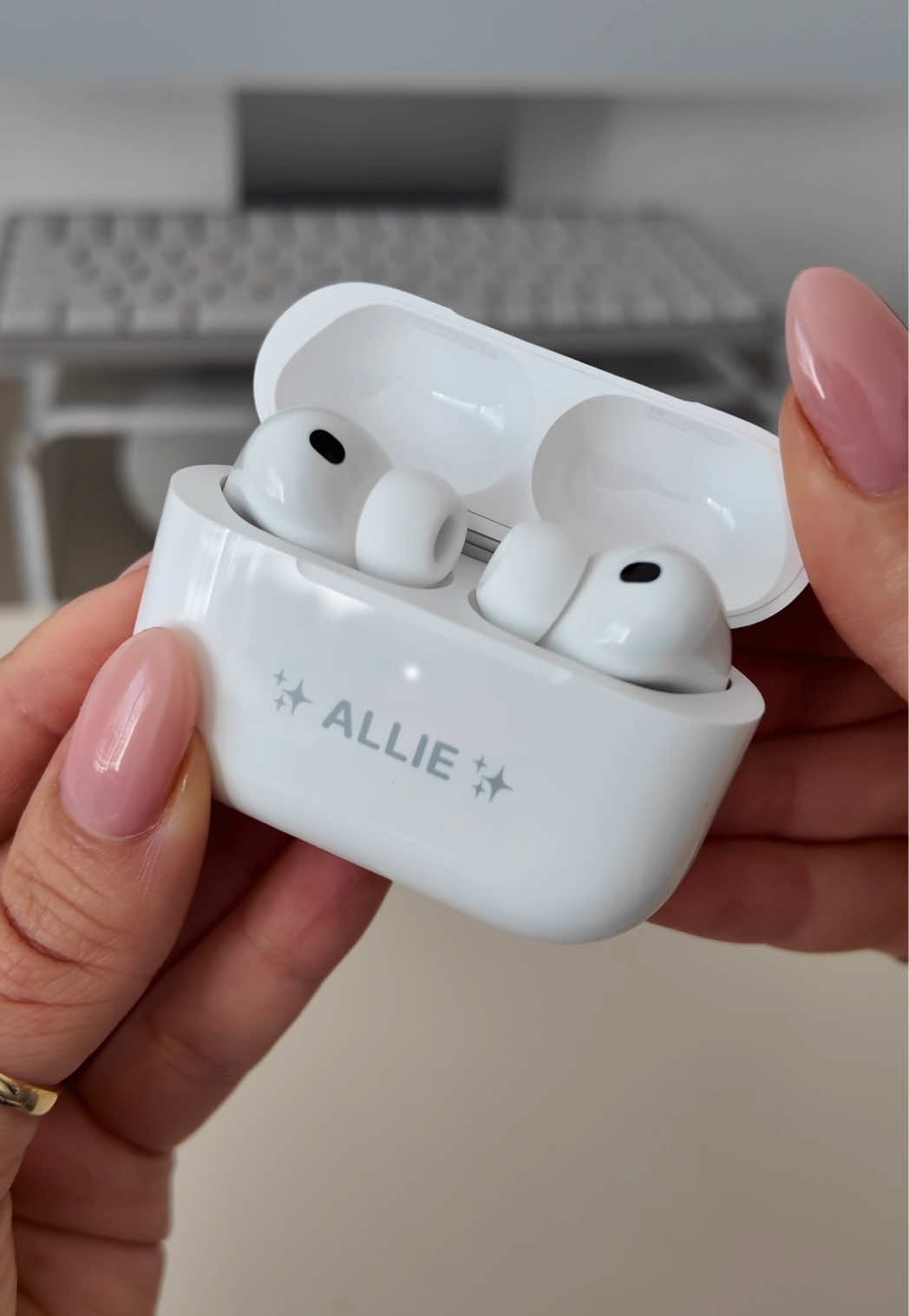Personalized AirPods Pro 3 🤌🏼 A few stand out features → stronger active noise cancellation, heart rate tracking, live translation, and more playtime. Let me know if you would like a review! 🎧 @apple  #apple #airpods #airpodspro3 #unboxing #newtech 