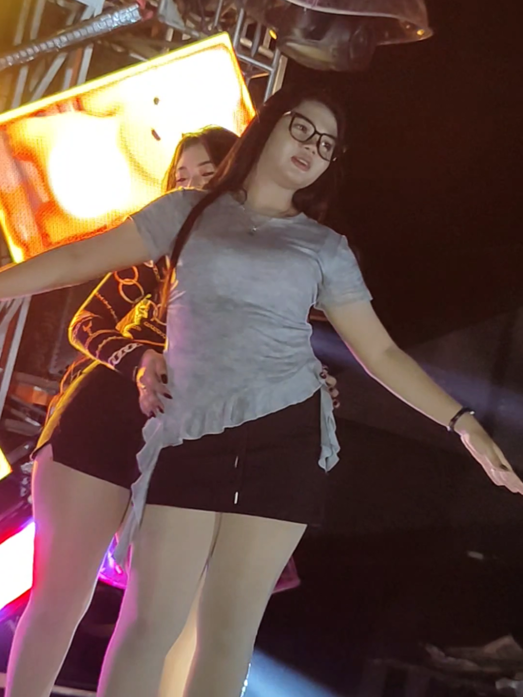 keku nyapo 🤣 @nihaslfnaa @fidellaaaptrr #karnavalsoundsystem #dancerkarnaval #viral #fyp #soundkonten #soundviral #horegmania_official #horegjawatimur #masukberanda #foryoupage 
