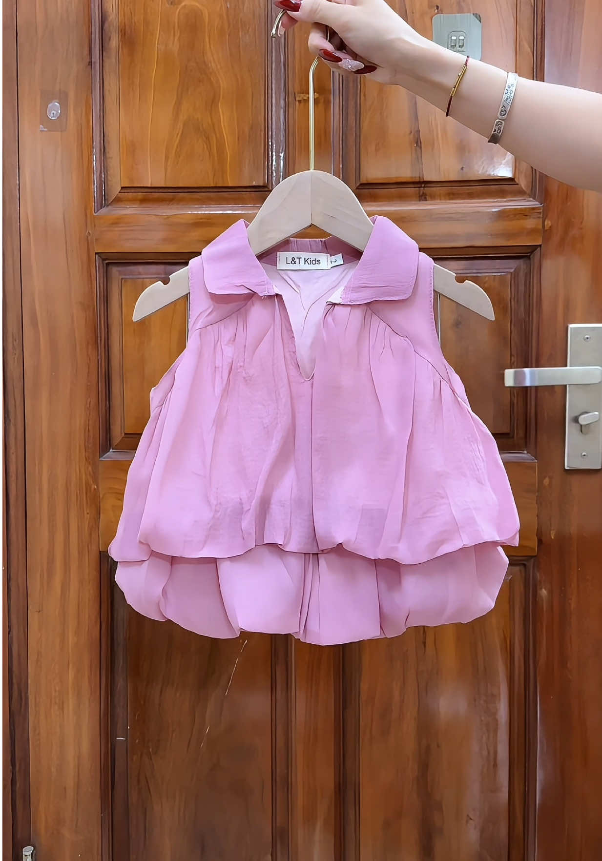 Set bộ áo cổ V dáng bồng bí ngô cho bé gái #tiemmeken #setbochobe #bobegai #bochobegai #vaychobegai 