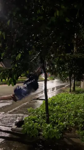 cơn bão số10 bualoi đã tiến vào đất thanh hoá #baobualoi #xuhuong #trendingtiktok #trendingtiktok #vairal 
