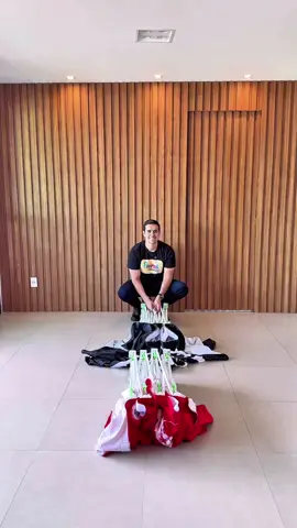 🎥✨ Transforme qualquer espaço em estúdio em segundos! Chega de improviso 🚫 — com o Backdrops Retrátil você abre, trava e pronto: fotos e vídeos profissionais sem esforço. ✔️ Leve e dobrável: monte em 3 segundos. ✔️ Design premium que valoriza seu conteúdo. ✔️ Ideal para criadores, empresas e eventos. 🔥 Quem já testou não vive mais sem! 👉 Garanta o seu agora e surpreenda no próximo vídeo.