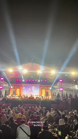 Sopo seng teko bengi iki nang pengajian akbar desa tegalsari kecamatam purworejo bersama gus iqdam boloo  #purworejobanget #purworejo24jam #infopurworejo #purworejo #pengajianakbar 