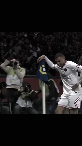 بعد ما كانت غربيه !. #fyp #foryou #football #realmadrid #mbappe 