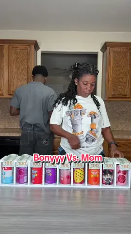 Bonyyy Vs. Mom #familygame #game #son #mother 