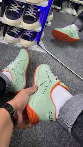 Rekomendasi sepatu cowok keren dari brand Whoppy #whoppy #sepatu #sepatucowok #sneakerscowok #sepatusneakers 