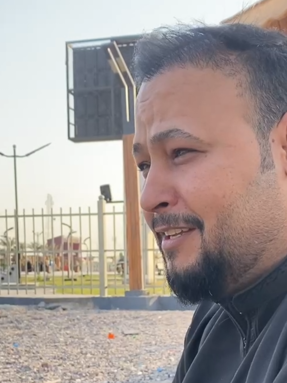 مشه ماخذ جنطته اواهسي وياه  وبقه ناقص دفو عش العصافير  وحق رب البياض سوالفك سود  من اخطهن ينگلب لون الطباشير  الشاعر حسين الحاكم @حسين الحاكم  #شعراء  #العراق  #البصرة  #كادي #احمد_الناجي 