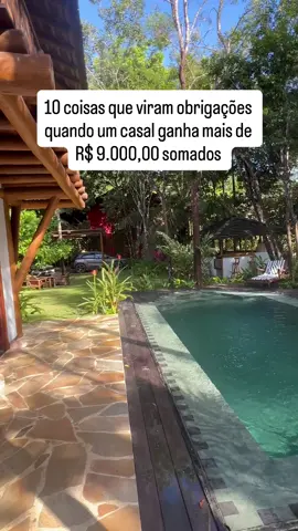 👇🏻👇🏻👇🏻👇🏻👇🏻👇🏻👇🏻 1️⃣ Quitar dívidas e limpar o nome Chega de juros correndo contra vocês. Primeiro passo é zerar o passado. 2️⃣ Montar reserva de emergência (3 a 6 meses). Sem colchão financeiro, qualquer imprevisto machuca muito. 3️⃣ Fazer uma viagem incrível uma vez por ano. Planejada e sem dívidas — experiência boa não precisa virar peso no orçamento. 4️⃣ Saúde em dia (check-ups e dentista). Exame adiado sai mais caro depois. 5️⃣ Saúde mental como rotina Terapia, limites e descanso. Cabe no orçamento e evita muita conta no futuro. 6️⃣ Treino regular. Corpo forte, mente clara. Atividade física é essencial. 7️⃣ Alimentação saudável em casa Lista de mercado, cozinha simples e menos delivery. 8️⃣ Trocar o que está quebrado (conforto básico). Colchão, cadeira, iluminação e organização. Quanto mais rápido arruma mais barato fica. 9️⃣ Seguros essenciais. Vida, carro e residencial. 🔟 Aporte automático todos os meses para investimentos. Separar uma parte da renda para o futuro antes de gastar. ✅ Siga @soumarcusaraujo para mais vídeos como esse! Aqui falamos de dinheiro 💰 e relacionamentos.#LIVEIncentiveProgram #SideHustleLIVE #PaidPartnership 
