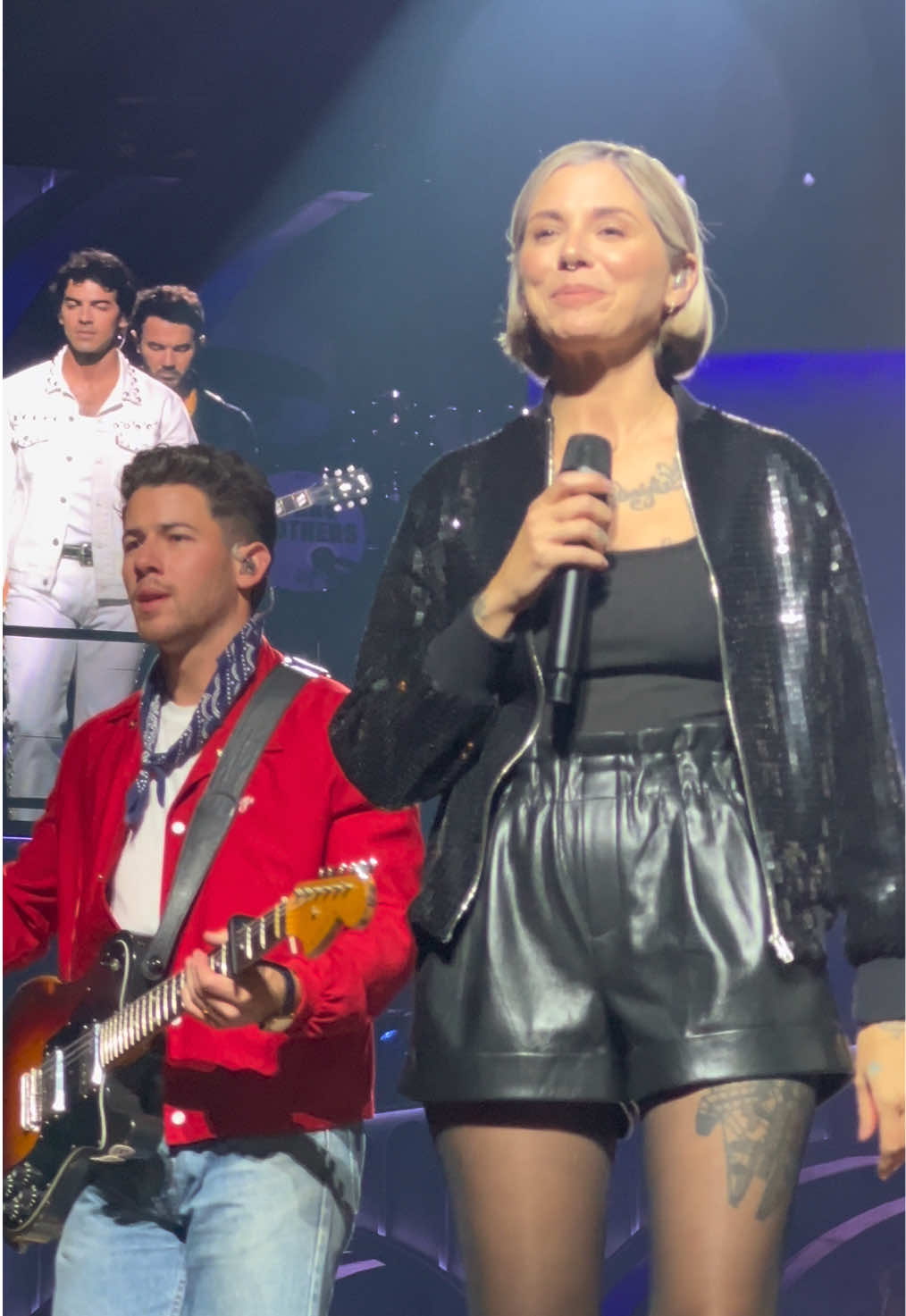 christina perri singing a thousand years as the surprise guest at the jonas brothers show 🥹 #jonasbrothers #christinaperri #jonasbrothersconcert #jonasbrotherstour @Jonas Brothers 
