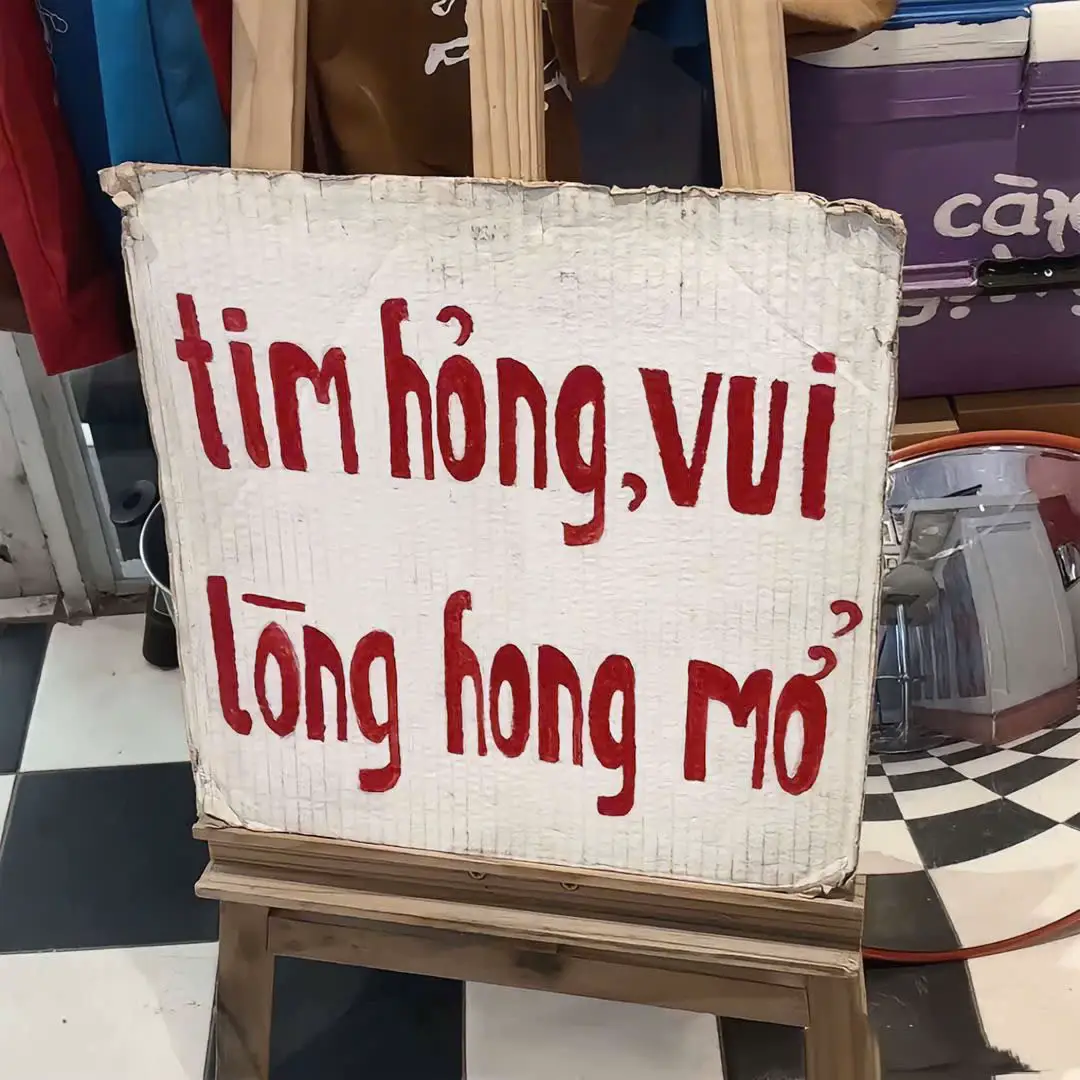 Cuộc sống là một hành trình dài, và ai rồi cũng phải trải qua những thăng trầm, vấp ngã. Có những lúc ta tưởng như chạm đến đỉnh cao của hạnh phúc, nhưng cũng có khi lại rơi xuống vực sâu của tuyệt vọng. Điều quan trọng không phải là ta đã trải qua bao nhiêu biến cố, mà là cách ta đứng dậy sau mỗi lần vấp ngã. Có những ngày tưởng chừng như mọi thứ chống lại mình - công việc không thuận lợi, tình cảm rạn nứt, những người thân yêu dần xa cách. Những lúc như vậy, ta mới hiểu rằng không phải lúc nào cố gắng cũng mang lại kết quả ngay lập tức, và không phải ai cũng sẽ ở bên mình mãi mãi. Nhưng chính những mất mát ấy giúp ta nhận ra giá trị của những gì còn lại, của những điều bình dị mà đôi khi ta vô tình bỏ quên #xuhuong #user151208 @PHuc. 