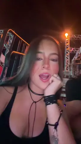 julia pimentel segue sem um dia de paz nessa net 