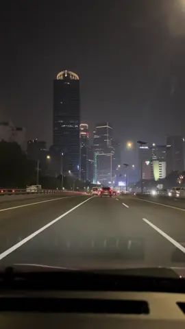 City light Jakarta 🚗🚦🚥 . . #ikuttrend #citylights #jakarta #jammalam #jalanjalan 