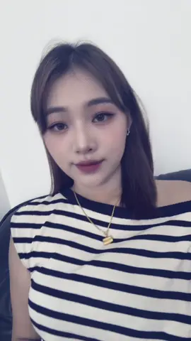 #微胖女孩   时间在变，人也在变， 唯一不变的是，再也回不到从前了！”