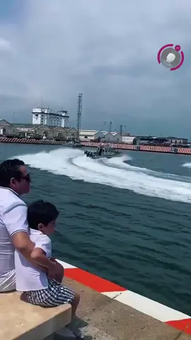 Impactante: dos embarcaciones tipo Defender de la Semar chocaron durante prácticas en el muelle del Malecón, Puerto de Veracruz. #ÚltimaHora #Veracruz #Noticias #Marina