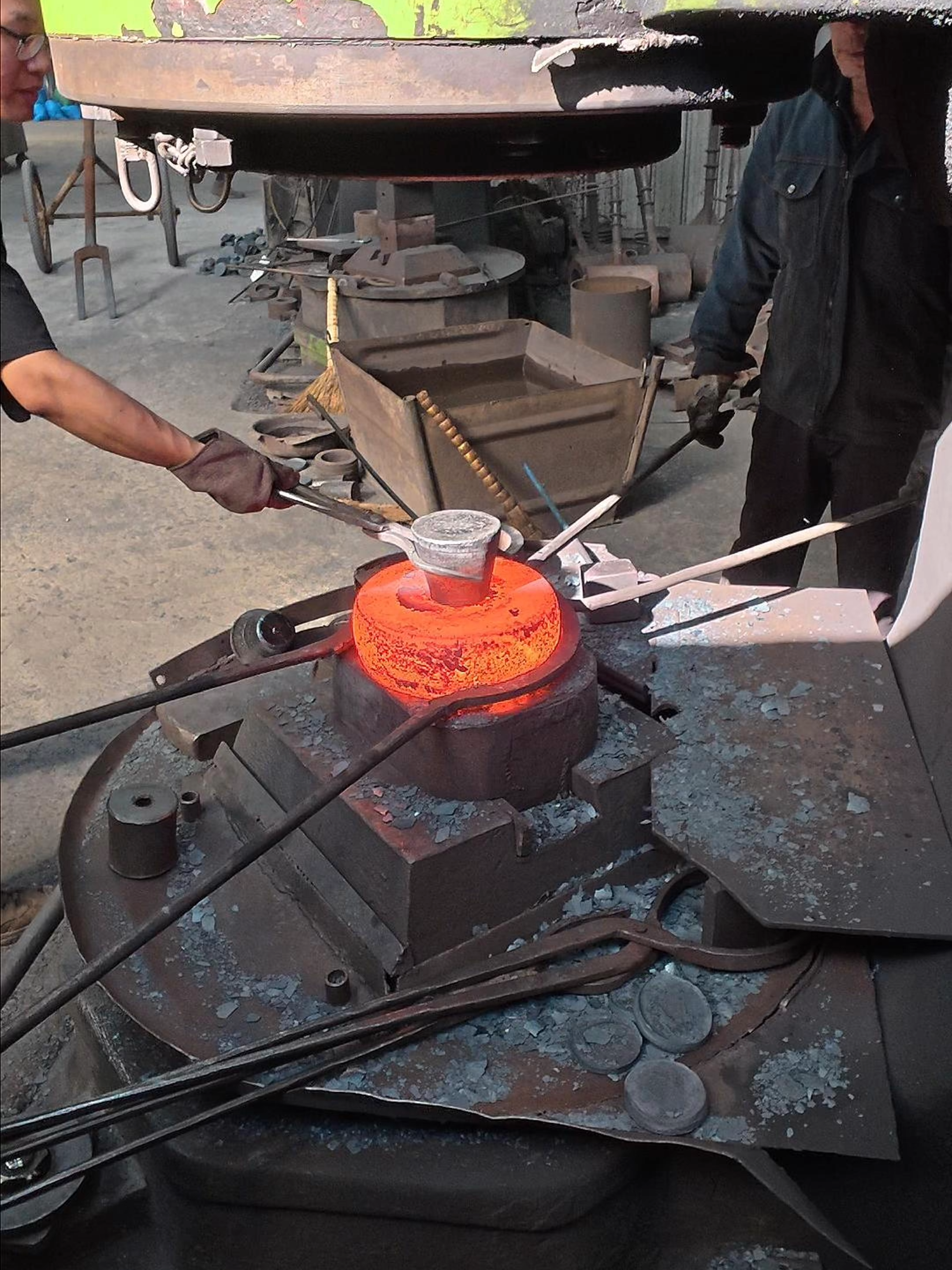Inside the factory 2025 Forging Machine in Action – Steel Forming Process #forging #blacksmith #manufacturing #machine #process