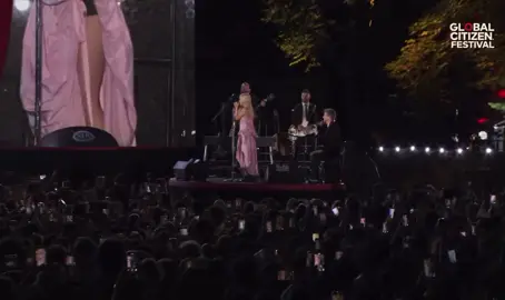 ROSÉ performed a beautiful cover of Linger by The Cranberries at the Global Citizen Festival in New York ❤✨ GLOBAL CITIZEN ROSÉ  #GlobalCitizenFestival  #ROSÉxGlobalCitizen  #Toxictilltheend #APT  #로제  /xem bản dịch 