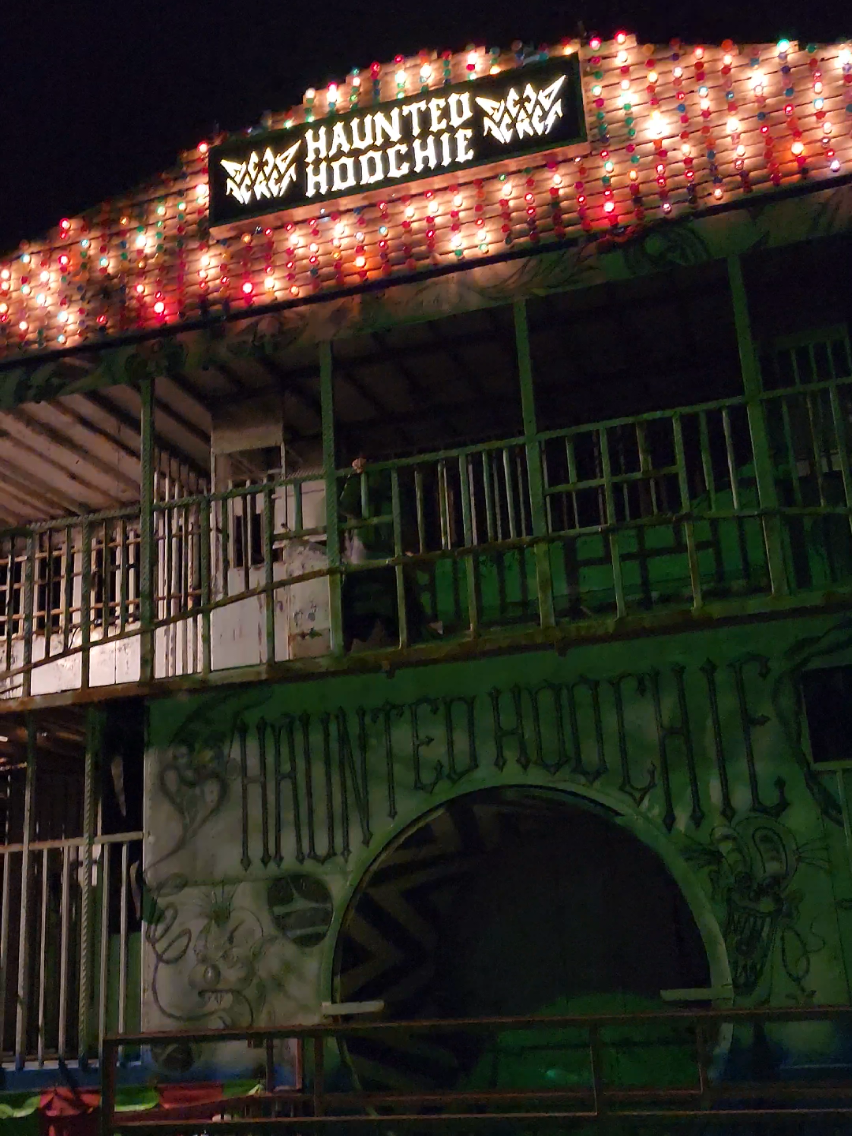 Haunted Hoochie Vintage FunHouse! 🤘🤘 #spookyseason #hauntedhouse #funhouse #nostalgia @Dead Acres 