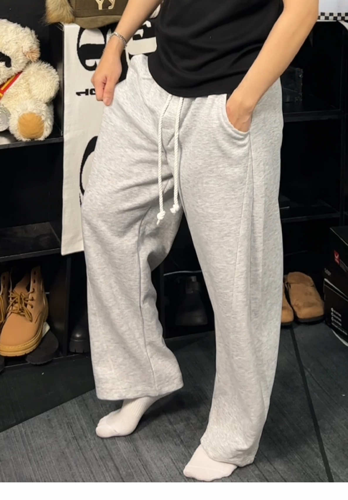 Quần nỉ ống cong#xuhuong #outfit #zonef #hoangmeriviu #OOTD 