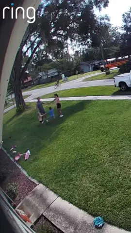 Sometimes you just gotta have a handstand competition in the yard before Dadda goes to work🤸🏻‍♀️ #ringcam #ringcamera 