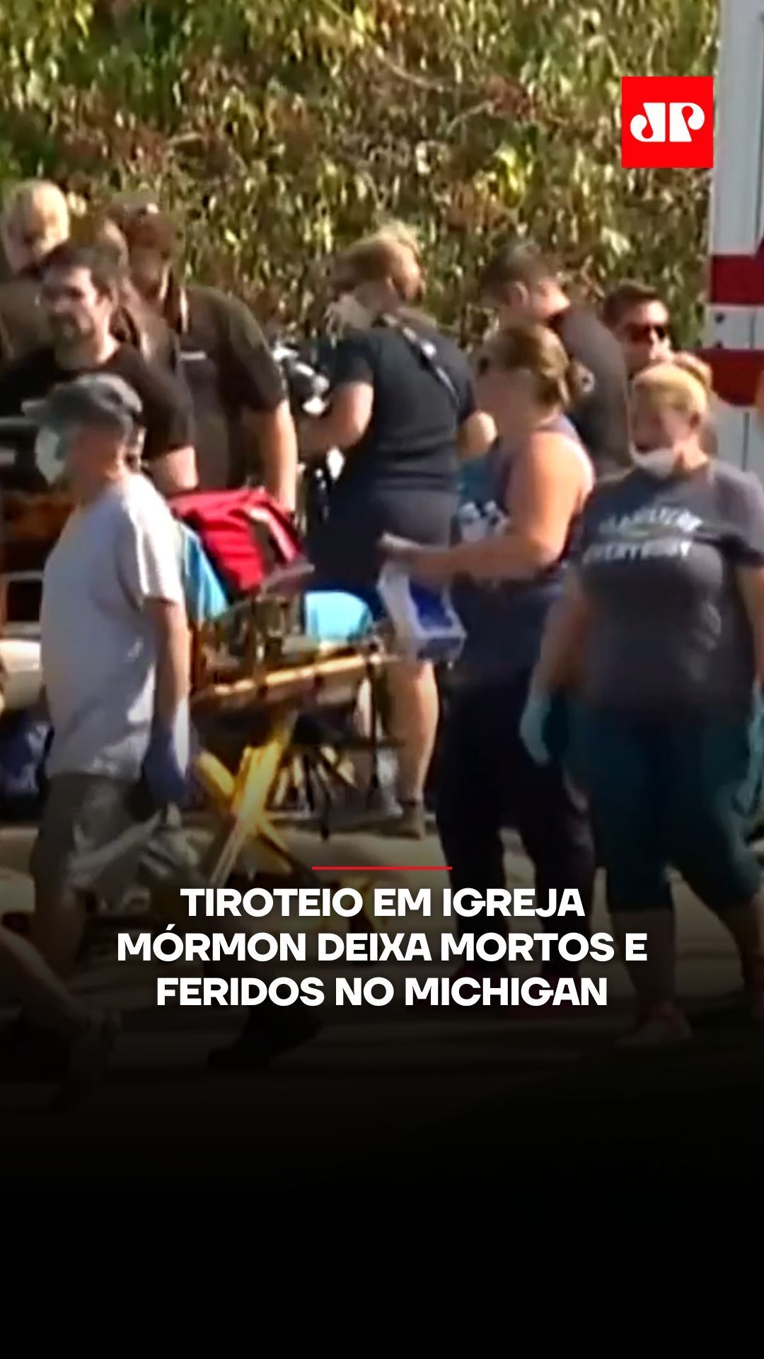 Um tiroteio deixou um morto e nove feridos em uma igreja mórmon em Grand Blanc, Michigan, neste domingo (28). Segundo a polícia local, o atirador também morreu e não há ameaça ao público. O ataque ocorreu na Igreja de Jesus Cristo dos Santos dos Últimos Dias, a cerca de 80 km de Detroit. Autoridades informaram que o templo foi atingido por um incêndio após o ataque, e bombeiros atuaram para conter as chamas. O presidente Donald Trump condenou o caso: “Parece ser mais um ataque direcionado contra cristãos nos Estados Unidos da América”. 📹 Reprodução: Reuters 📺 Confira na JP News e Panflix 📌 Siga o nosso perfil @jovempannews #Internacional #EUA #Michigan #Tiroteio #Igreja #Segurança