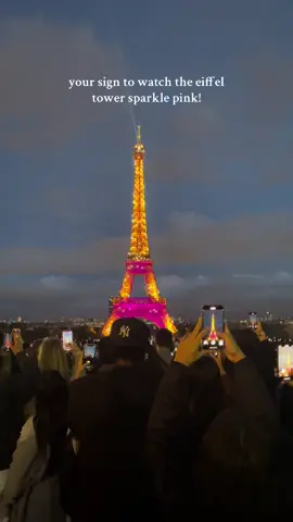 so pretty 😍 #foryou #eiffeltower #sparkle #paris #pink 