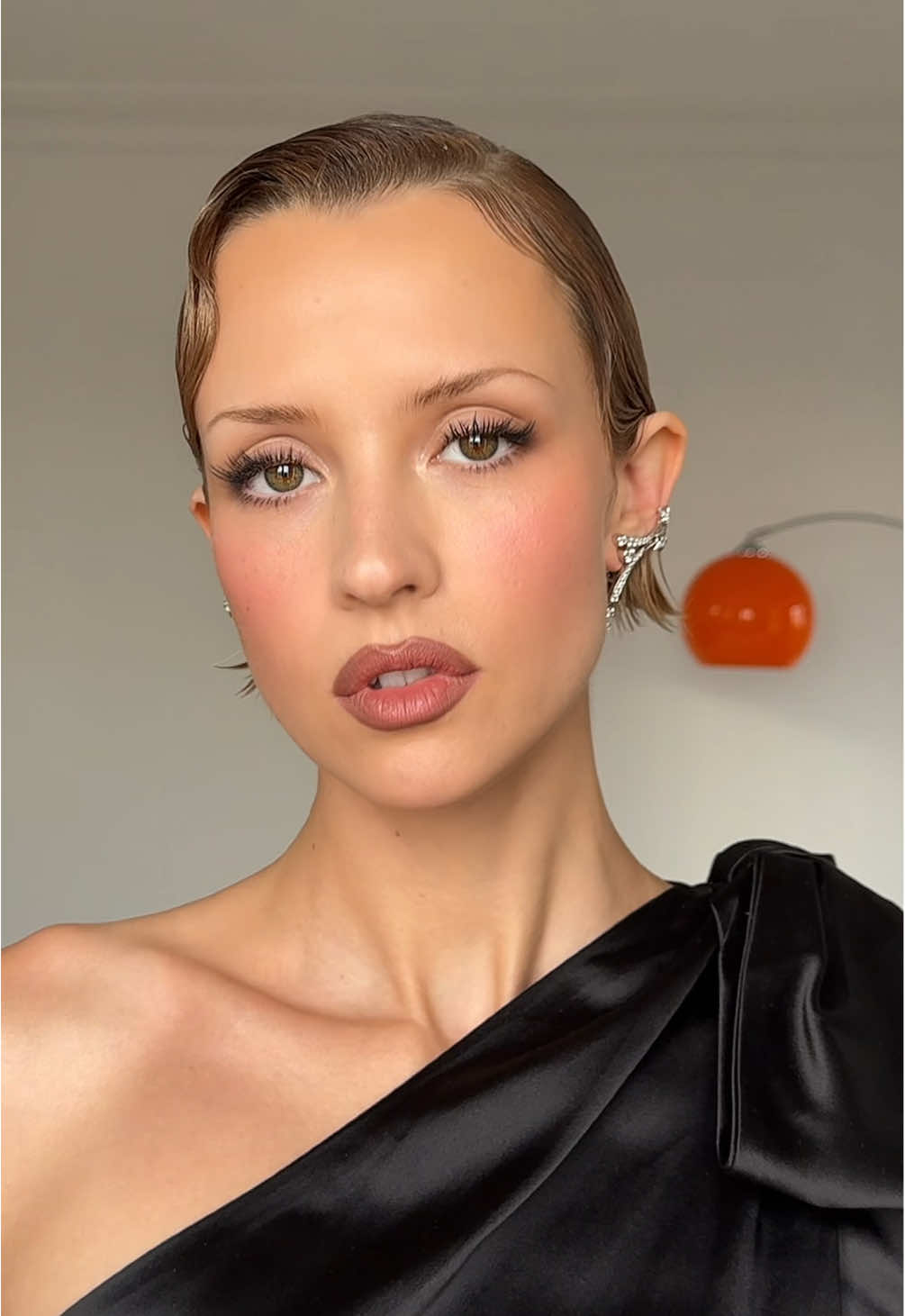 Hier soir pour l’Opera Garnier  @💿 Angèle 💿 💕 makeup by me and hair @Rudy Marmet  #angele #chanel 