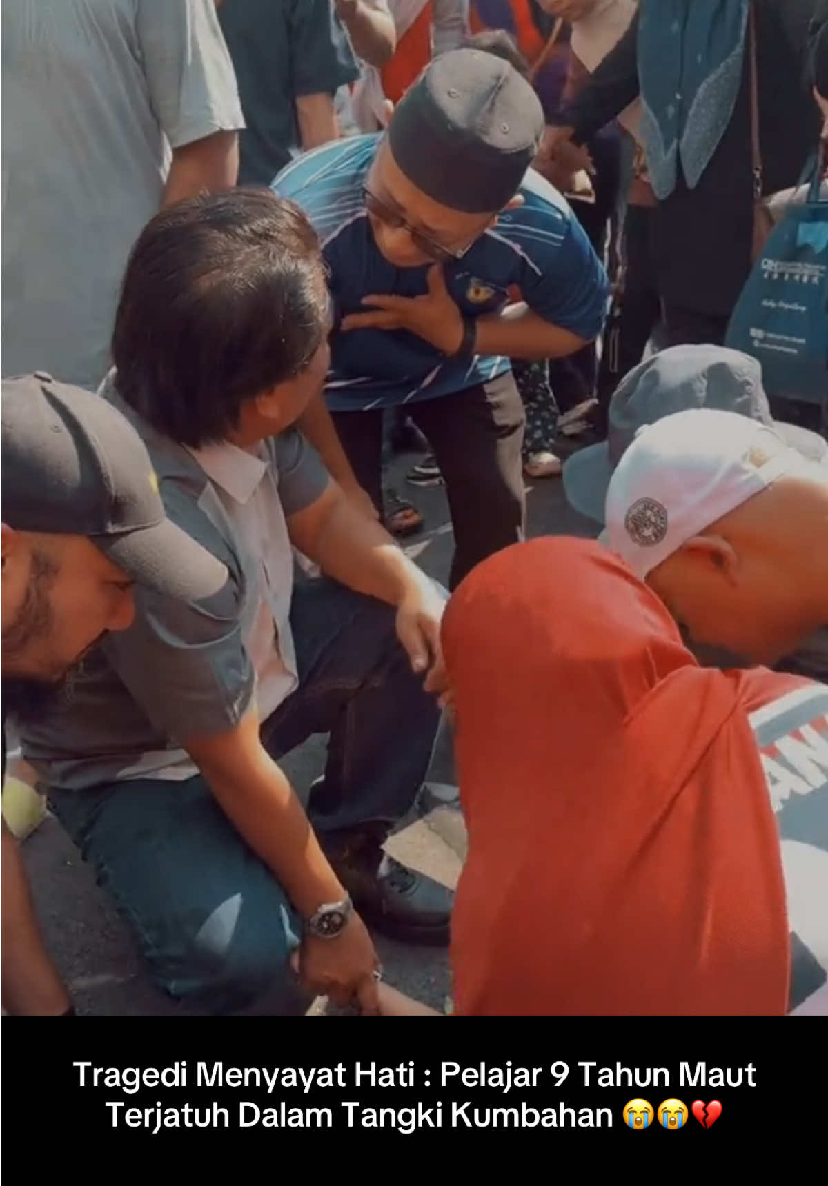 Hati masih hancur bila lalu kisah ni… sedih sangat 😭😭 semoga diberi ketabahan buat keluarga arwah 🥹 Tragedi Pelajar 9 Tahun (adik Fatah) Maut Terjatuh Dalam Tangki Kumbahan #pelajarmaut #jatuh #tangkikumbahan