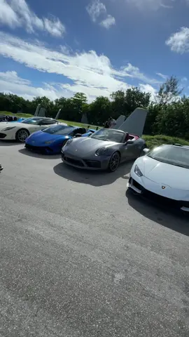 Yo les dije chicos… 👉 Que íbamos a manejar lambos con mis amigos millonarios 🏎️💨. Y pensar que hace unos años estaba atrapado en Bolivia, ganando apenas 500 dólares al mes 🇧🇴💸. Dejé mi profesión, creé mi propio negocio online 🚀, y bang 💥… Hoy estoy en Miami, viviendo un super rally de super coches, cumpliendo los sueños que antes parecían imposibles. 🌴🔥