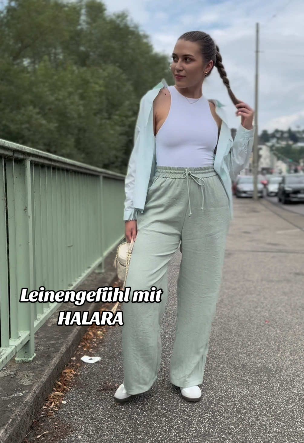 [Werbung] ✨ Endlich die perfekte Hose für jeden Tag!  Weites Bein, hohe Taille, Kordelzug und praktische Seitentaschen – und dazu dieses traumhafte Leinengefühl 😍  Komfort trifft Style mit @Halara_official 🙌🏻 @halara_de @Halara  #Halara #StyleUndKomfort #LeinenLiebe #OOTD #CasualVibes   
