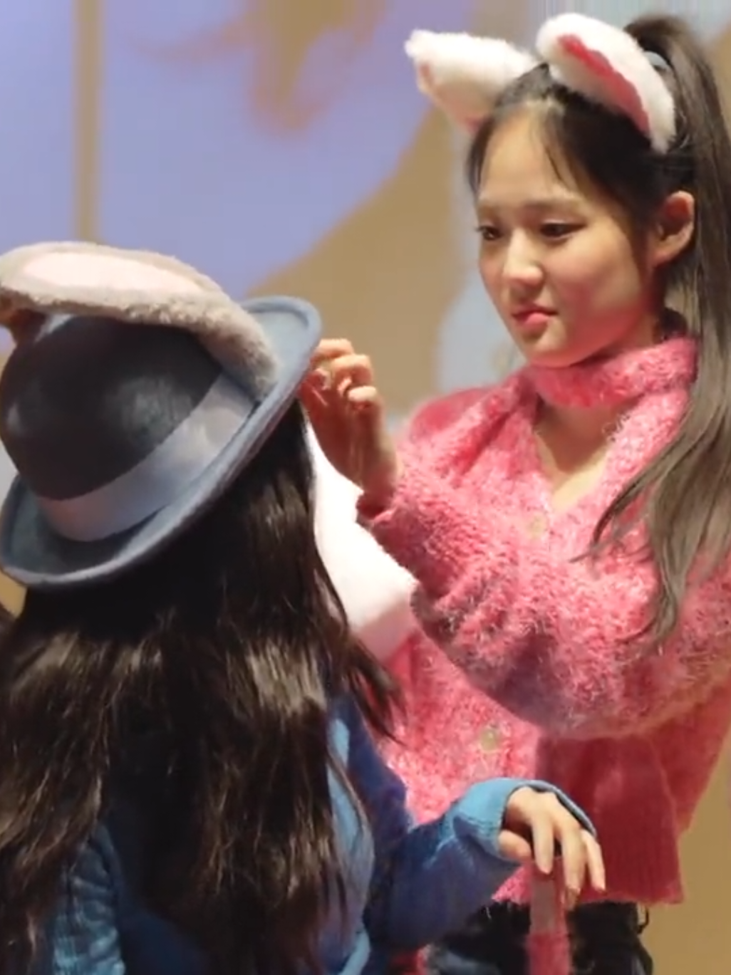 have known each other for 3 years but we don't even have a single selfie tgt oh fml fml fml #seoyeon #yooyeon #ppotoz #triples 