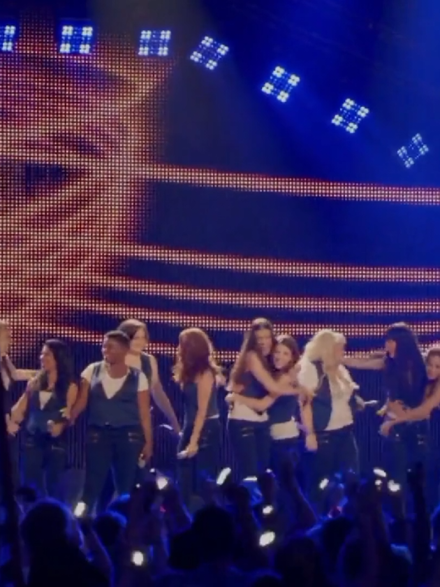 a cena das bellas cantando flashlight é linda demais🥹💗 filme:A Escolha Perfeita 2 música:Flashlight (from Pitch Perfect 2)- Jessie J #pitchperfect #edit #jessiej #lyricsedit #fyp 