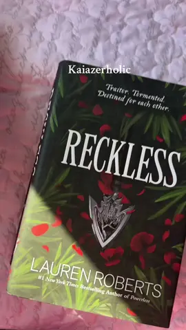 Kai Azer 🩷❤️#powerlesslaurenroberts #BookTok#kaiazer #bookish #bookworm 