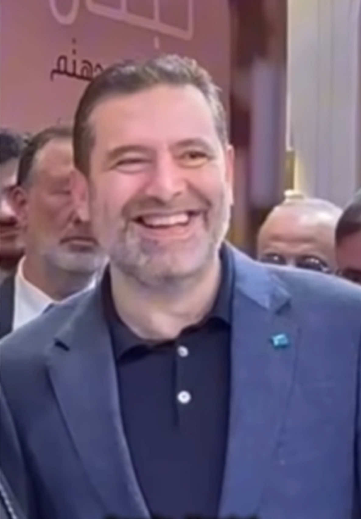 يا رب خلي ضحكاته ما يشوف الهم بحياته..🙏🏻 #سعد_الحريري #لبنان #فضل_شاكر #صحاك_الشوق #saadhariri 