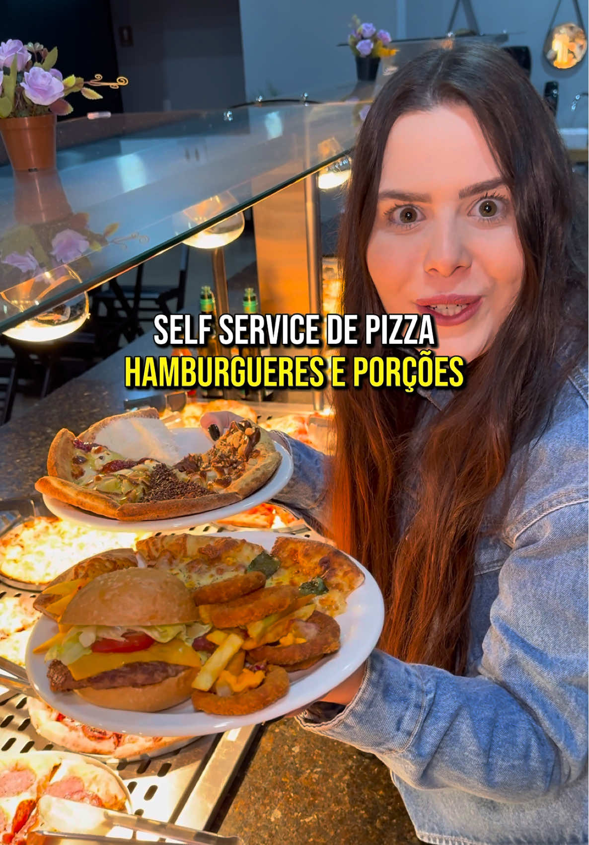 🍕 Descobrimos um self-service de pizza em Londrina com mais de 30 sabores à vontade, além de hambúrgueres e porções 😍 Na Fratello Pizzaria tem das clássicas como 4 queijos e marguerita até combinações diferentes como hambúrguer com molho de alho e frango barbecue. E claro, as doces: prestígio, charge, banana nevada e cheesecake. Também tem porções de batata frita, onion rings e hamburgueres 🤤 De Segunda a Quinta o rodízio em dobro para duas pessoas sai por R$79,90 e a terceira sai R$59,90, de Sexta a Domingo o rodízio em dobro é R$99,90 e a terceira é R$69,90. E no aniversário, levando 4 pagantes, você não paga 🎉 📍 Av. Alziro Zarur, 65 – Londrina/PR 👉 Manda para quem vai nesse buffet incrível com você! #londrina #pizza #selfservice #hamburguer #porções